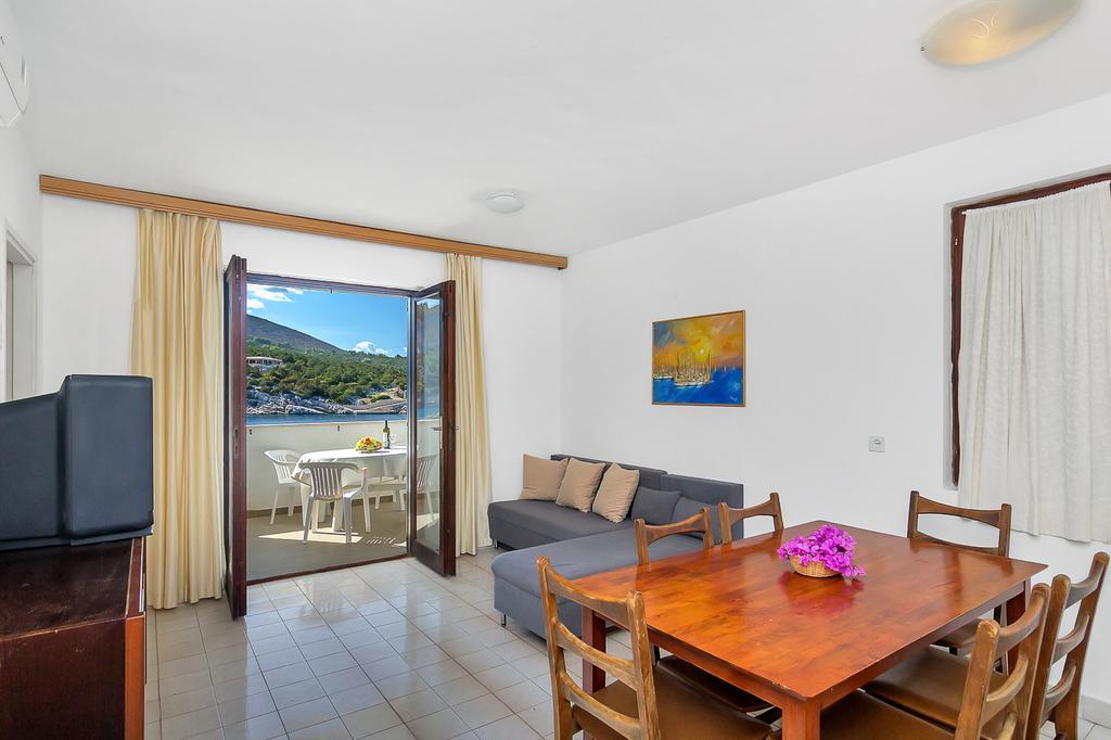 Apartmani Cico Gdinj Exterior foto